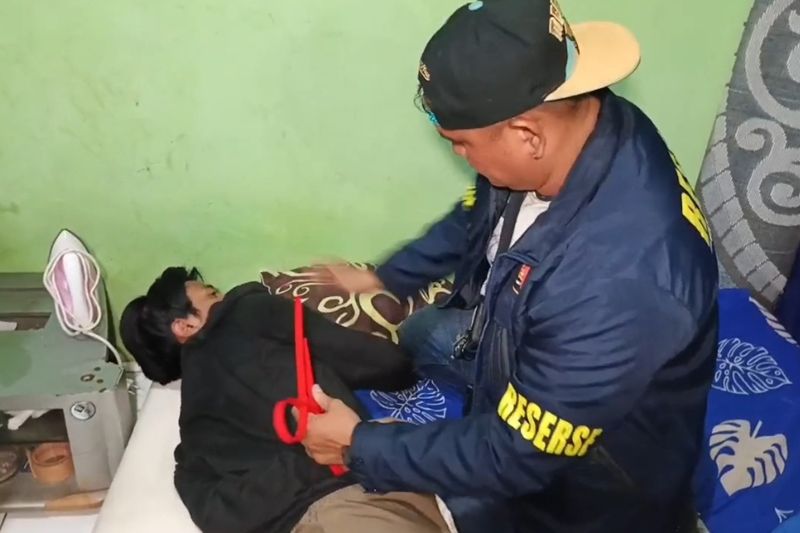 kepolisian-bekuk-pelaku-begal-bersenjata-api-di-tambora-jakbar
