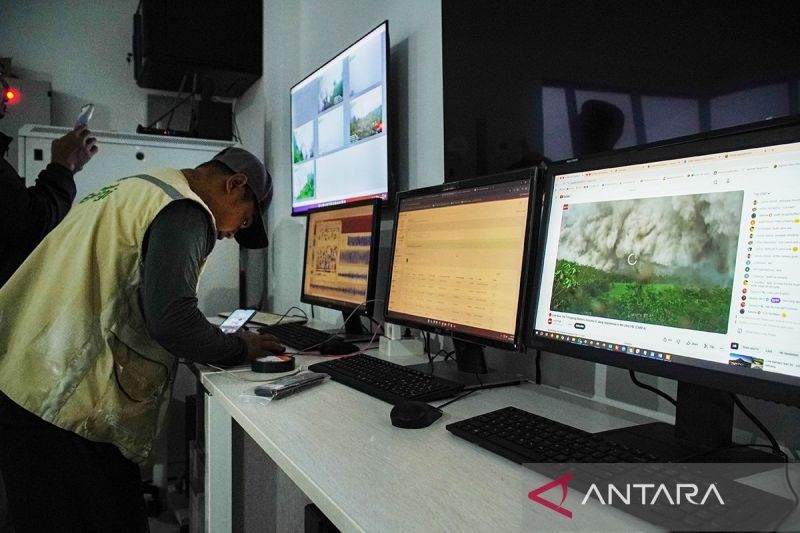 Balai Besar TNBTS tutup jalur pendakian Semeru akibat erupsi