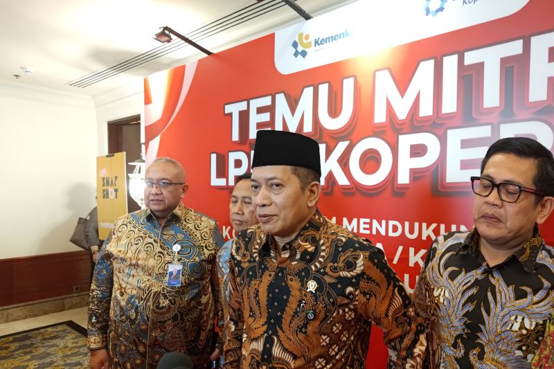 menkop-ajak-koperasi-mitra-lpdb-jadi-kakak-asuh-koperasi-merah-putih