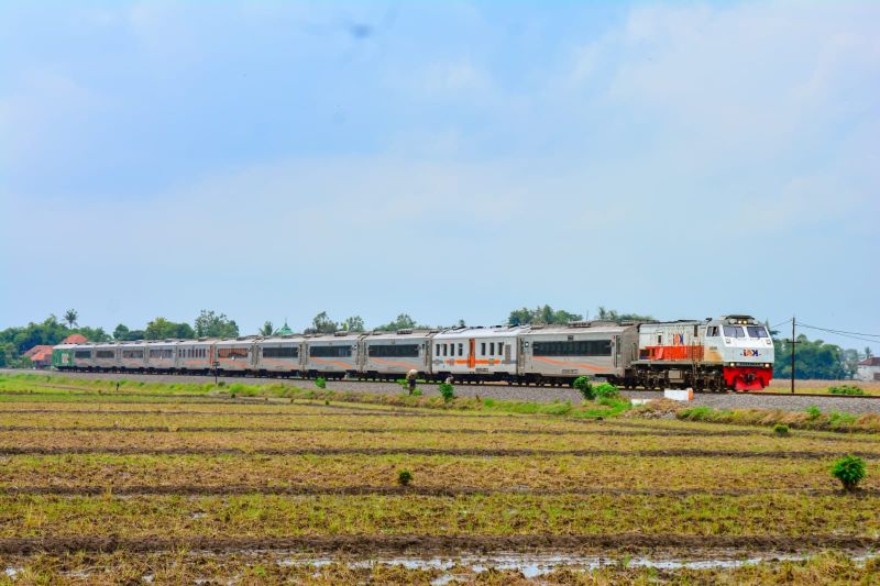 perjalanan-kereta-api-di-daop-9-jember-aman-pascaerupsi-gunung-semeru