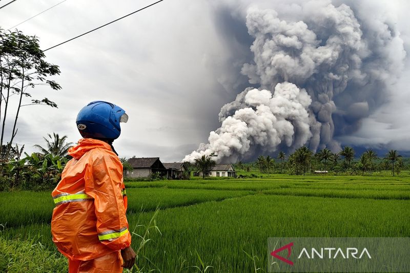 Basarnas pastikan pendaki terjebak di jalur Gunung Semeru aman