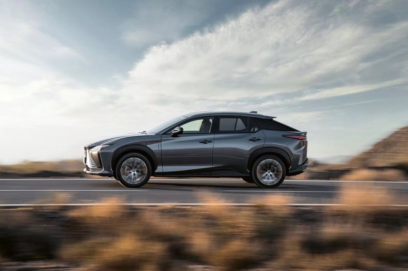 lexus-hadirkan-rz-500e-dengan-teknologi-sbw-di-gjaw-2025