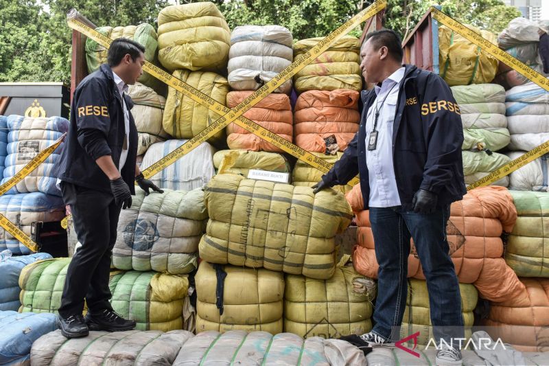 kriminal-kemarin-penangkapan-pelaku-asusila-hingga-baju-bekas-impor