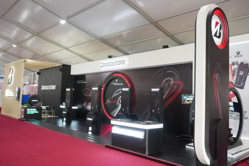 hadir-perdana-di-gjaw-bridgestone-pajang-ban-touring-hingga-ev