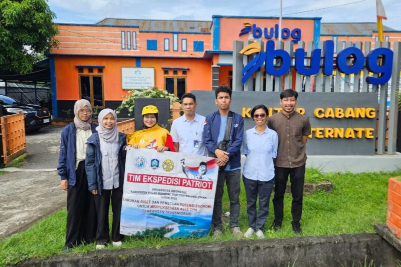 tim-ekpedisi-patriot-kementrans-bantu-buat-gudang-bulog-di-morotai