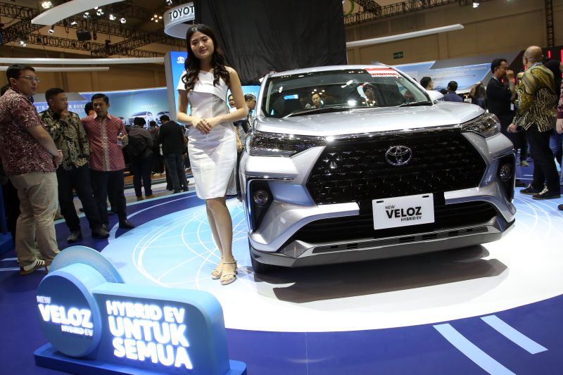 veloz-hybrid-ev-produksi-dalam-negeri-diluncurkan