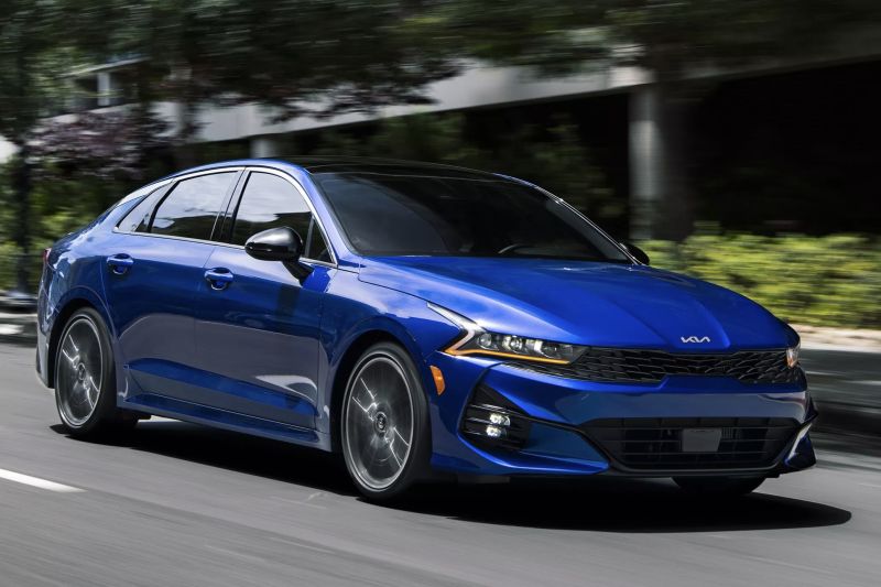 kia-tarik-250-ribu-unit-k5-karena-risiko-tangki-bahan-bakar-meleleh