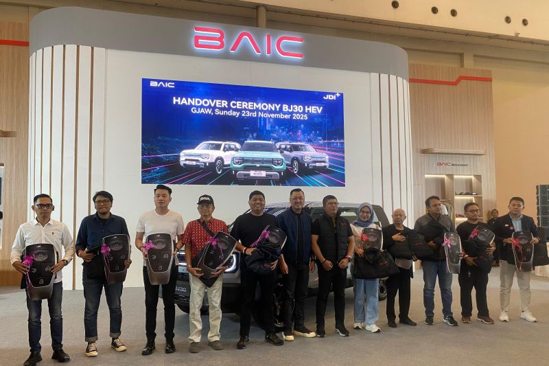 mulai-pengiriman-baic-serah-terima-bj30-hybrid-ke-10-konsumen-pertama