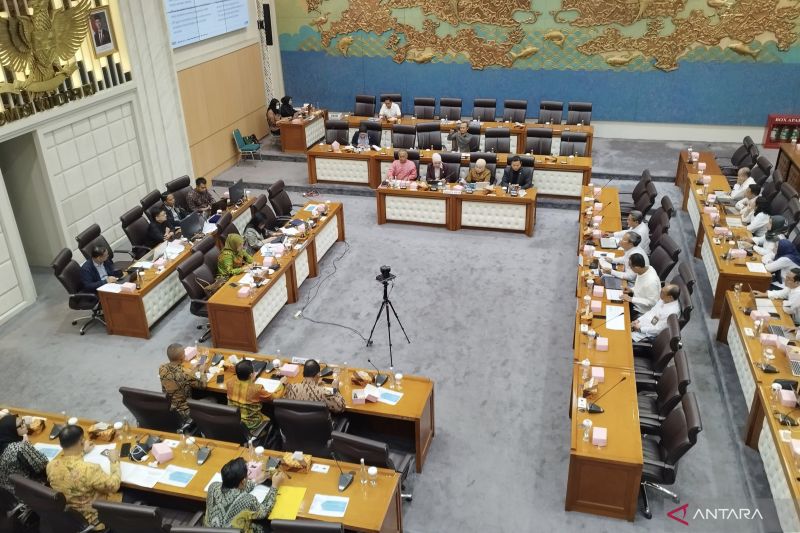 komisi-vii-dpr-rapat-dengan-bsn-cari-solusi-soal-sni-untuk-industri