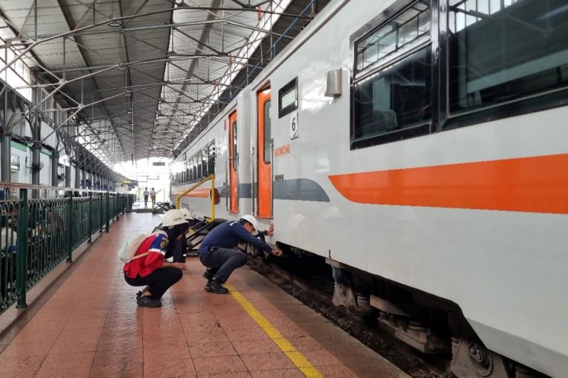 kai-semarang-175-lokomotif-dan-gerbong-siap-layani-libur-akhir-tahun