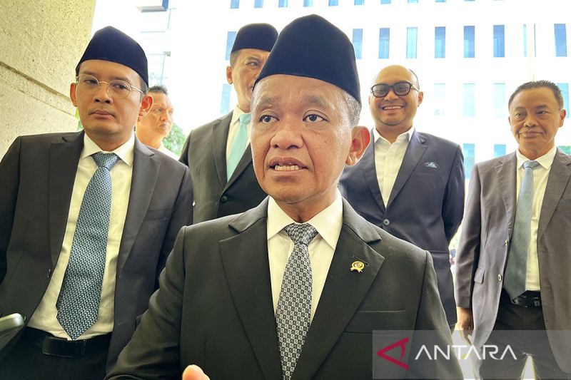 menteri-bahlil-hitung-formulasi-bea-keluar-mineral-emas-wajib-kena