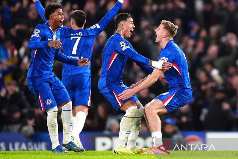 Chelsea menang telak 3-0 atas 10 pemain Barcelona