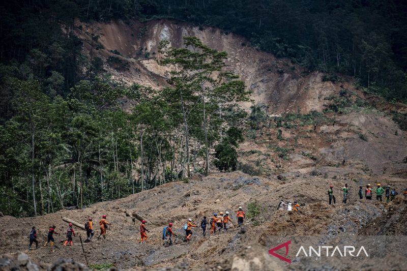 Operasi SAR korban longsor di Banjarnegara berakhir malam ini