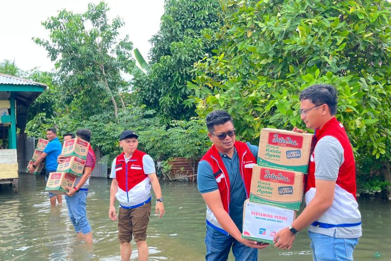 pertamina-patra-niaga-salurkan-bantuan-bagi-korban-bencana-di-sumatera