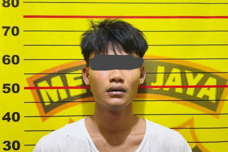 polisi-tangkap-dua-pemuda-yang-curi-uang-kotak-amal-masjid-di-mampang