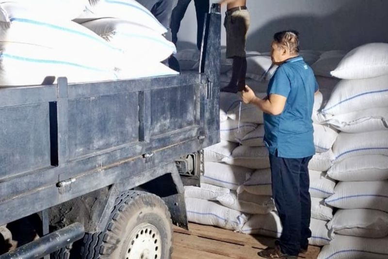 bulog-batam-sebut-kiriman-beras-premium-dari-jakarta-perkuat-pasokan