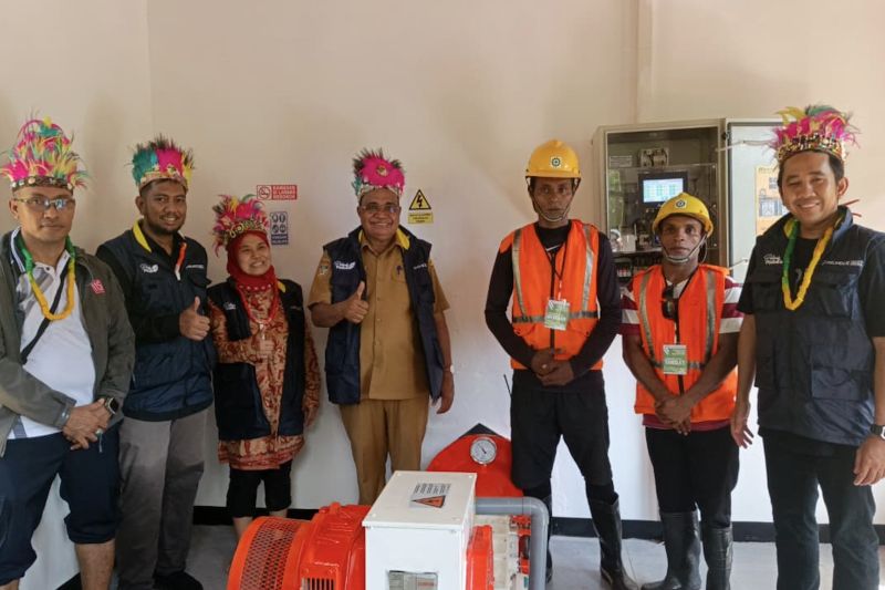 pelindo-hadirkan-listrik-bersih-di-kampung-ausem-papua