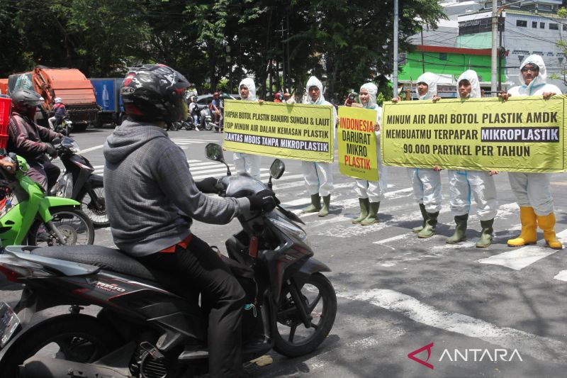 benarkah-air-minum-dalam-kemasan-lebih-aman