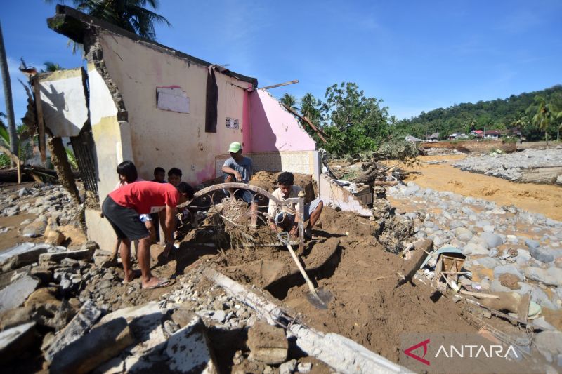 Anggota DPD desak pemerintah segera tetapkan status bencana nasional