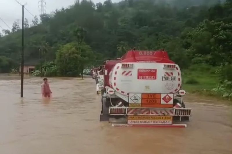 pertamina-ft-siak-dan-jambi-bantu-distribusi-bbm-ke-sumbar