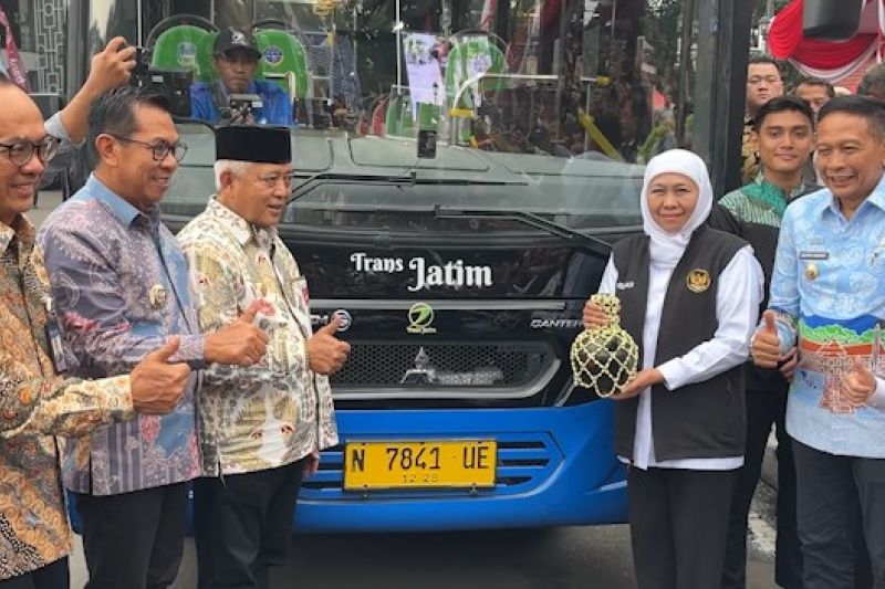 gubernur-khofifah-resmikan-bus-trans-jatim-koridor-i-malang-raya