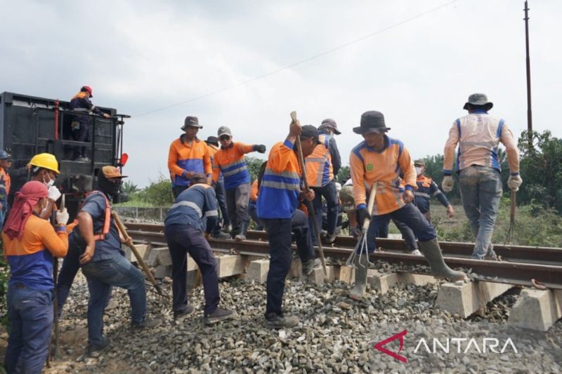 kai-percepat-perbaikan-jalur-kereta-medan-binjai-terdampak-banjir