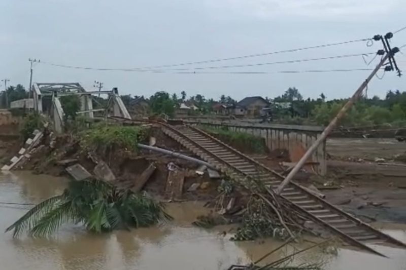 sejumlah-jalur-kereta-api-di-aceh-rusak-terdampak-banjir