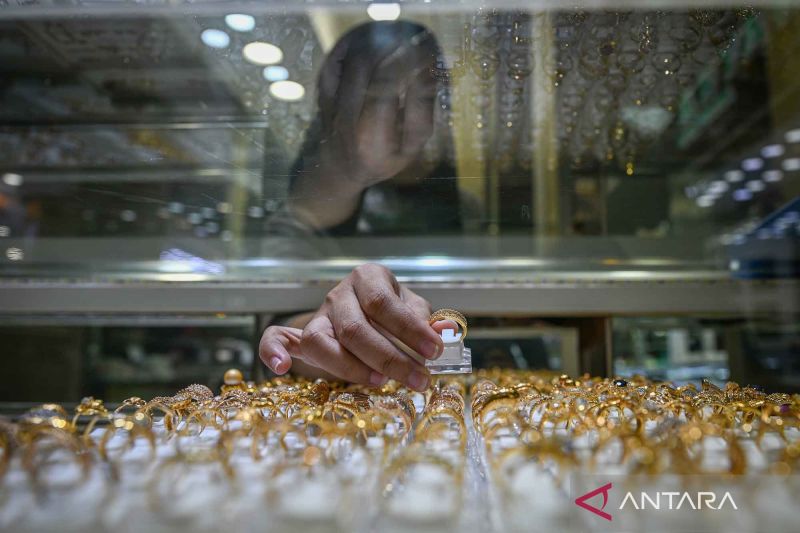 lonjakan-harga-emas-picu-inflasi-di-bulan-november