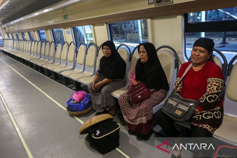 kereta-khusus-petani-dan-pedagang-mulai-beroperasi-dengan-tarif-rp3000