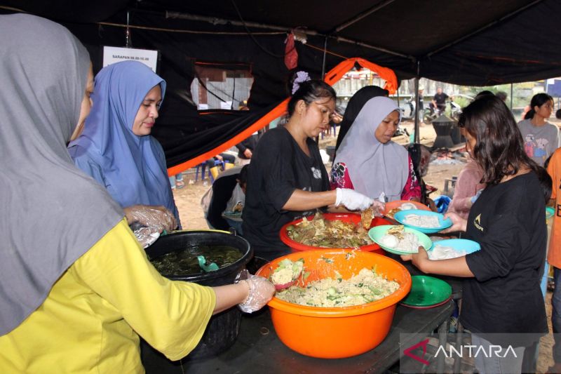 tim-esdm-pastikan-dapur-umum-beri-makanan-layak-ke-korban-di-sumatera