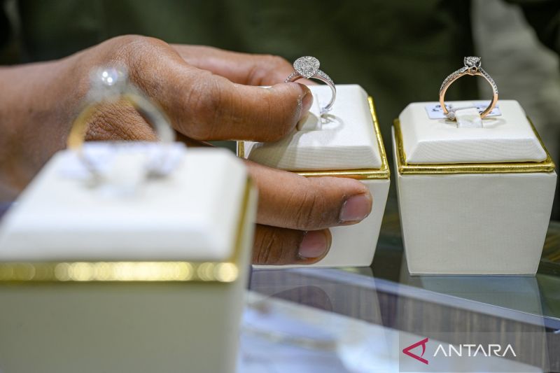 harga-dua-jenama-emas-di-pegadaian-rabu-ini-kompak-turun