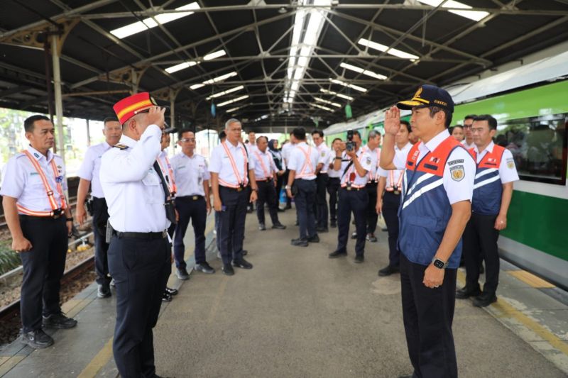 KAI Intensifkan Inspeksi Jalur untuk Memperkuat Keandalan Prasarana dan Layanan di Stasiun Jelang Nataru 2025/2026