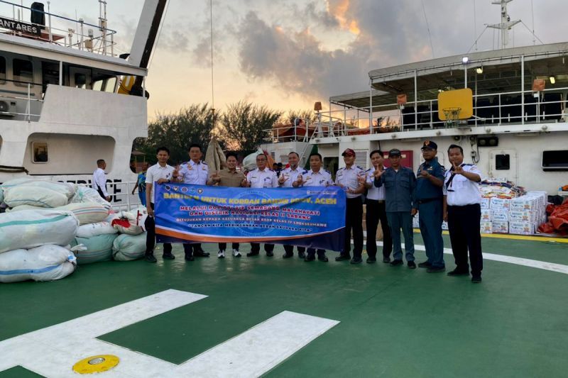 kemenhub-kn-antares-salurkan-bantuan-dan-evakuasi-korban-banjir-aceh