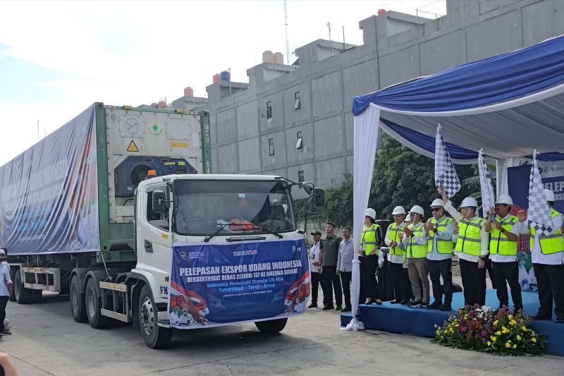 menteri-kkp-lepas-ekspor-udang-bersertifikat-bebas-cesium-137-ke-as