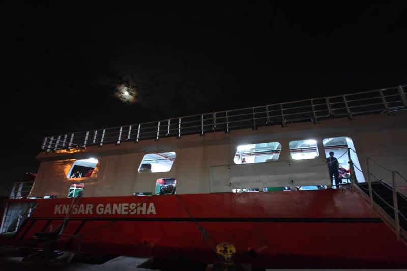 KN SAR Ganesha Tiba di Padang Bawa Personel dan Logistik Tambahan untuk Korban Bencana