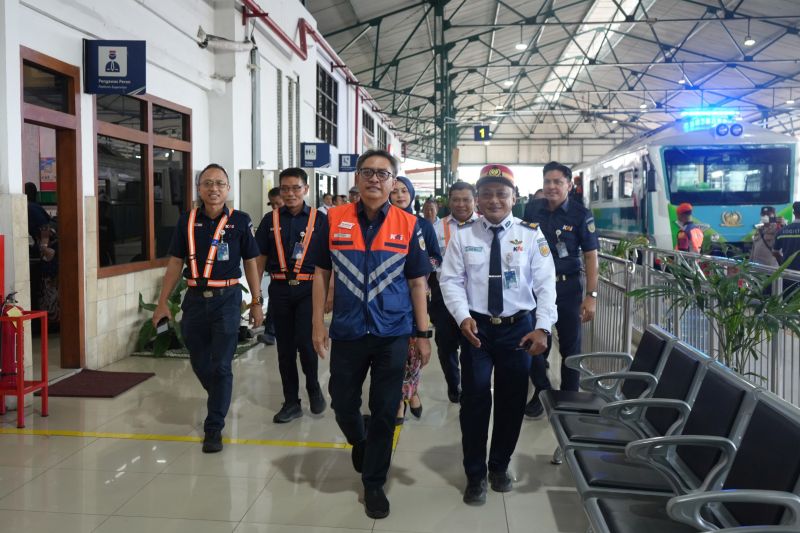 wadirut-kai-lakukan-inspeksi-fasilitas-di-daop-madiun-hadapi-nataru