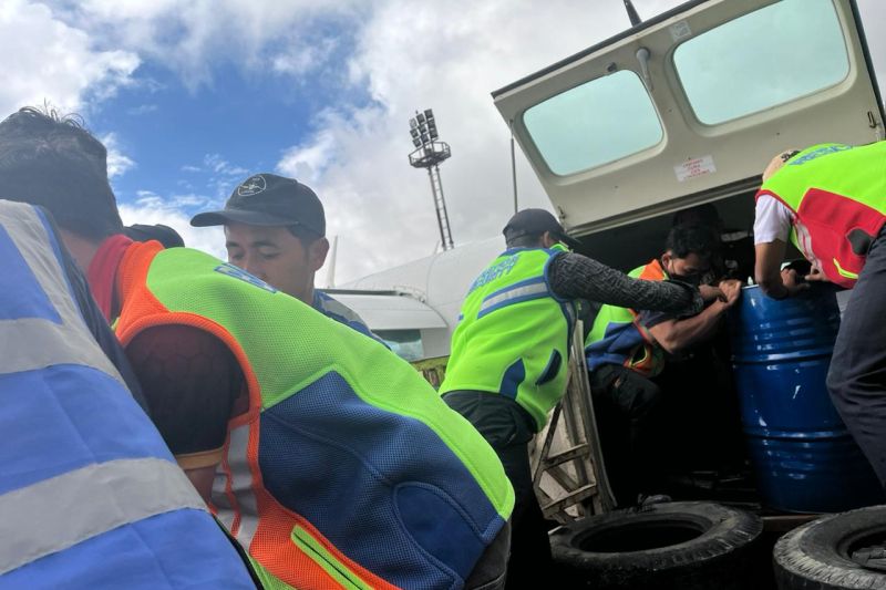 pertamina-patra-niaga-salurkan-bbm-gunakan-pesawat-perintis-di-aceh