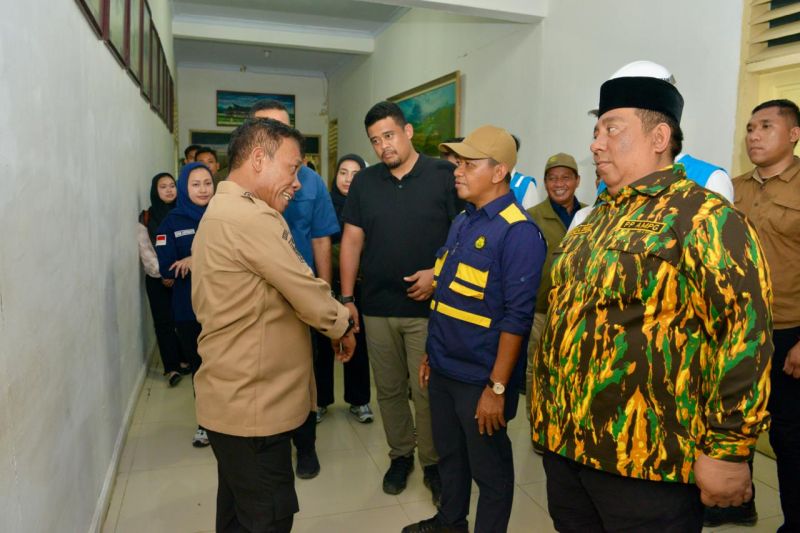 menteri-esdm-pastikan-pemulihan-listrik-di-tapanuli-tengah-dipercepat