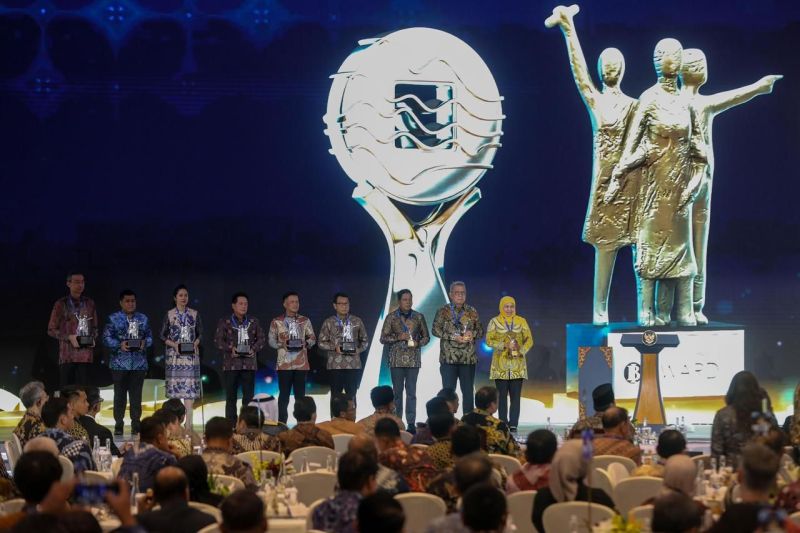 bni-terima-dua-penghargaan-bi-awards-2025-pada-pertemuan-tahunan-bi