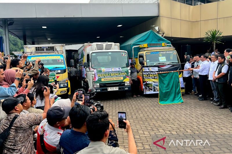 amran-207-truk-logistik-dikirim-bantu-korban-bencana-di-sumatera