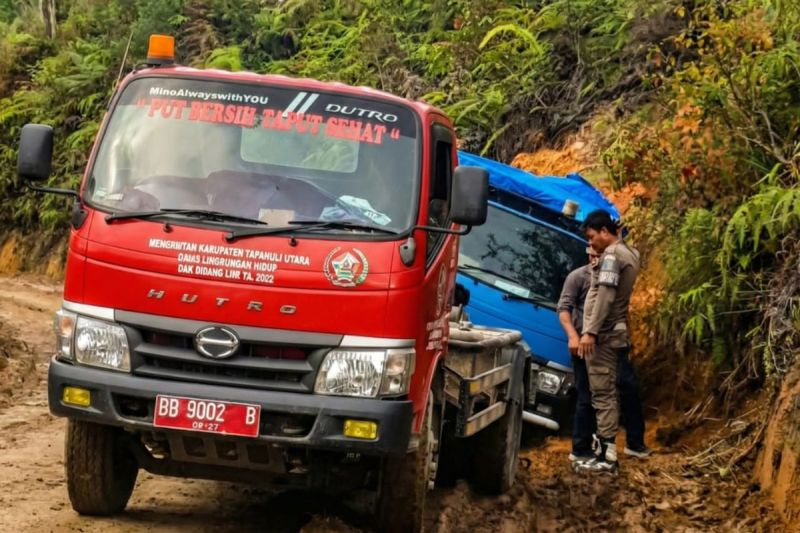bantuan-pangan-pemerintah-tembus-ke-parmonangan-lewat-medan-ekstrem
