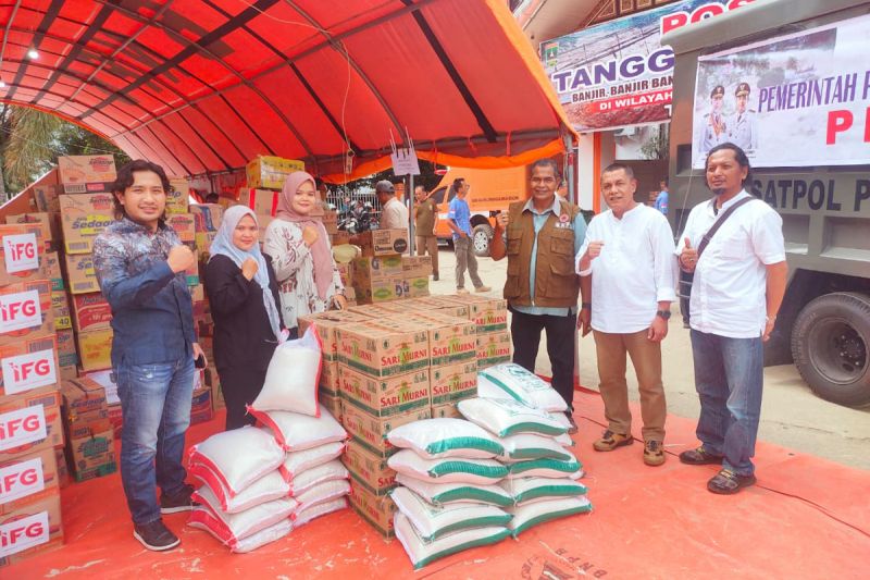 ptp-nonpetikemas-salurkan-bantuan-logistik-korban-banjir-di-sumatera