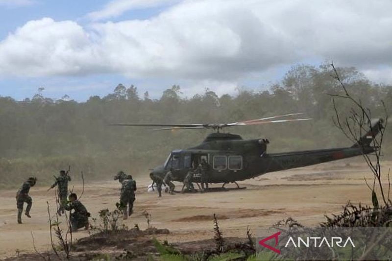 TNI kembali terjunkan bantuan ke desa terisolasi di Tapanuli Utara