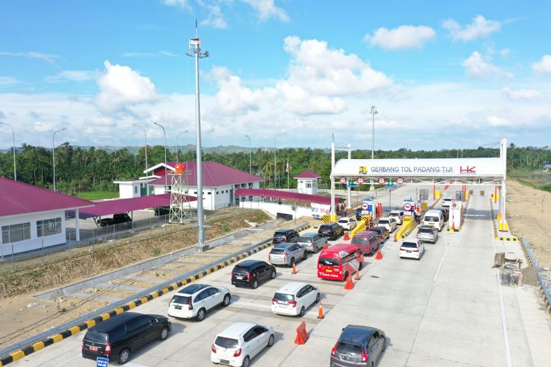 hk-buka-fungsional-tol-sibanceh-seksi-1-permudah-penyaluran-bantuan