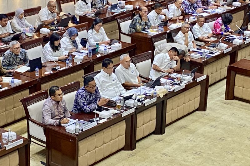 komisi-xi-dpr-setuju-pmn-ke-bumn-rp115-t-termasuk-tambah-trainset-krl