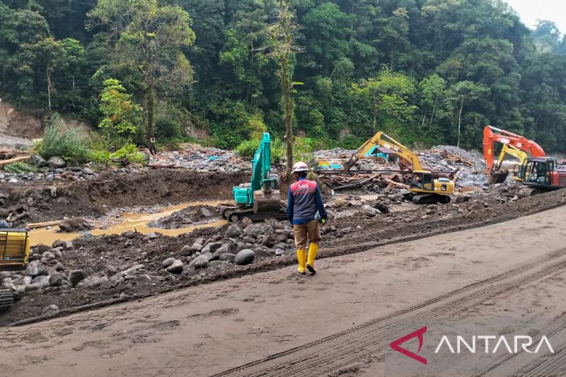 sumbar-terima-310800-liter-bbm-khusus-penanganan-bencana