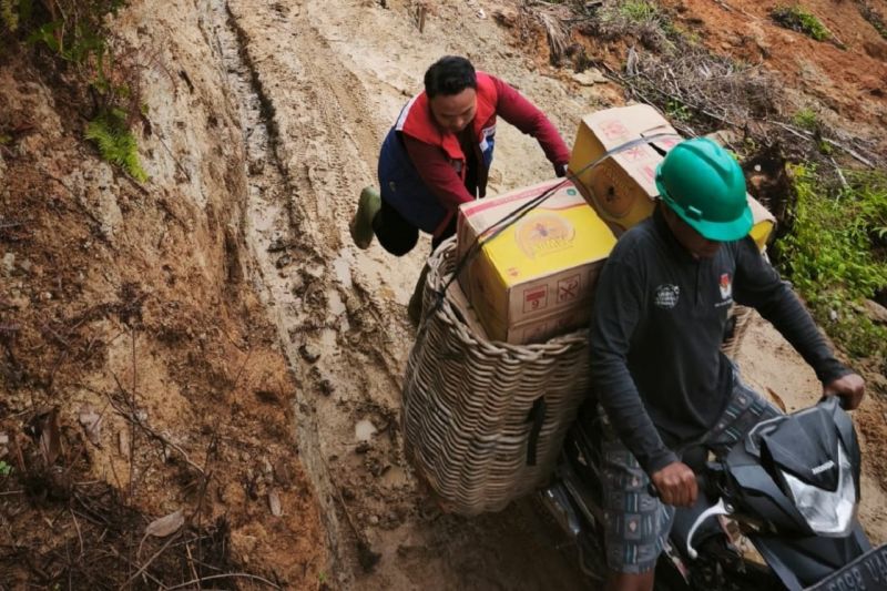 pgn-tembus-desa-putus-akses-di-aceh-tamiang-untuk-salurkan-bantuan