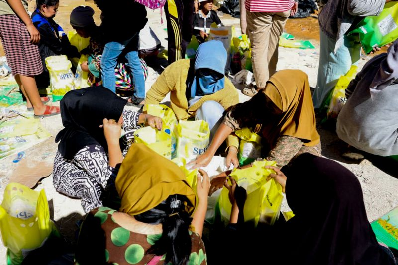 mentan-pastikan-tim-bergerak-cepat-salurkan-bantuan-pangan-ke-sumatera