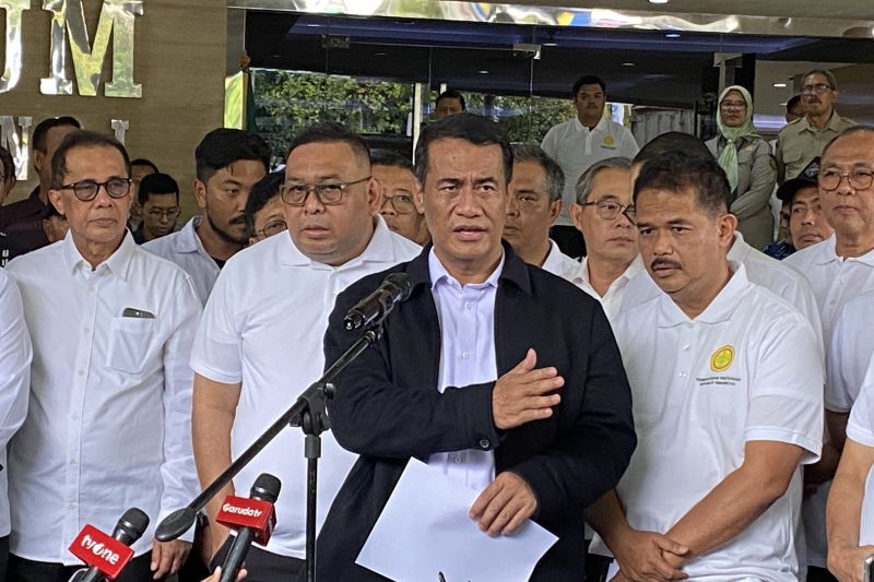 kementan-berangkatkan-153-truk-untuk-bantu-korban-banjir-di-sumatera