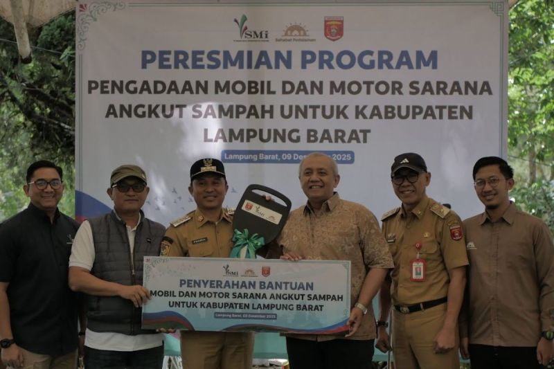 PT SMI Serahkan Bantuan Pengadaan Angkutan Sampah untuk Provinsi Lampung Barat